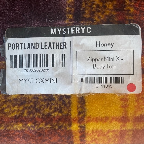 PORTLAND LEATHER COMPANY MINI ZIP TOP CROSSBODY IN HONEY - Picture 10 of 12